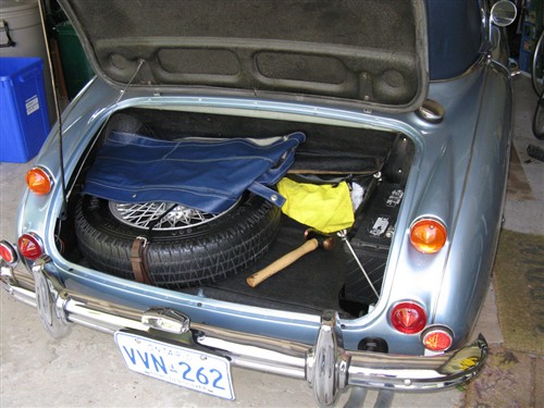 1967_austin_healey_bj8_03